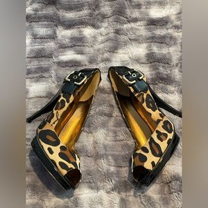 Used Guess leopard platform heel  size 7.5